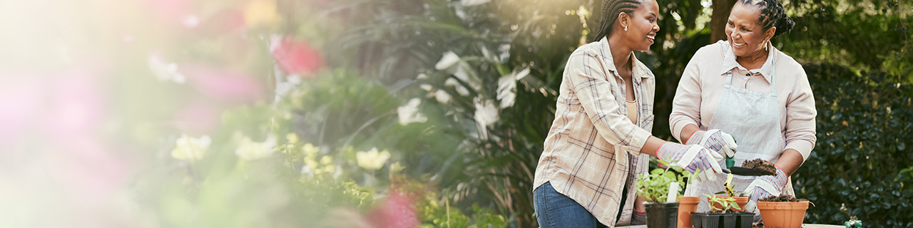 Banner zeigt zwei Frauen im Garten